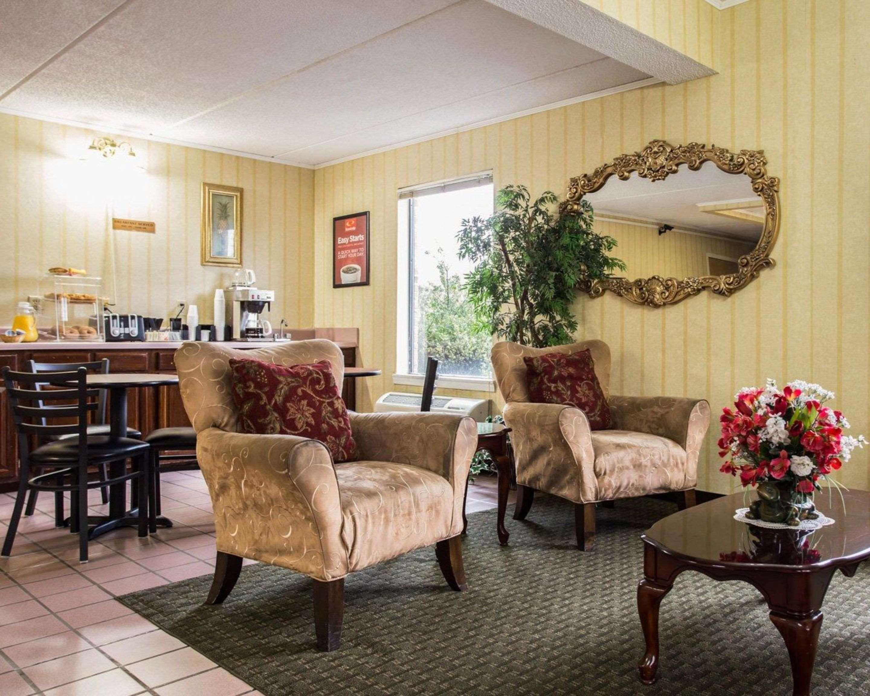 Econo Lodge Inn & Suites Lugoff Екстер'єр фото