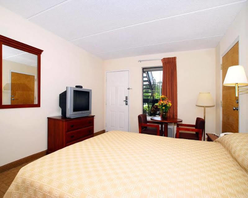 Econo Lodge Inn & Suites Lugoff Екстер'єр фото