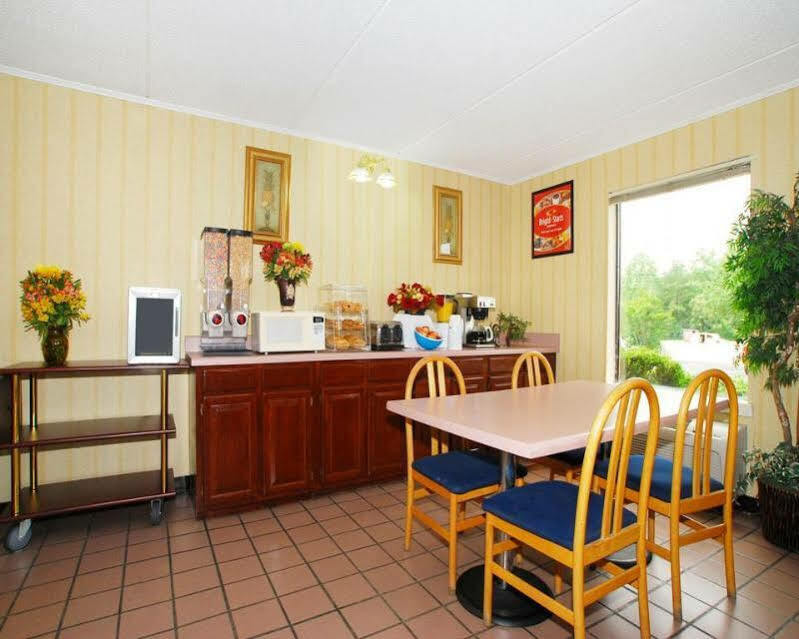 Econo Lodge Inn & Suites Lugoff Екстер'єр фото